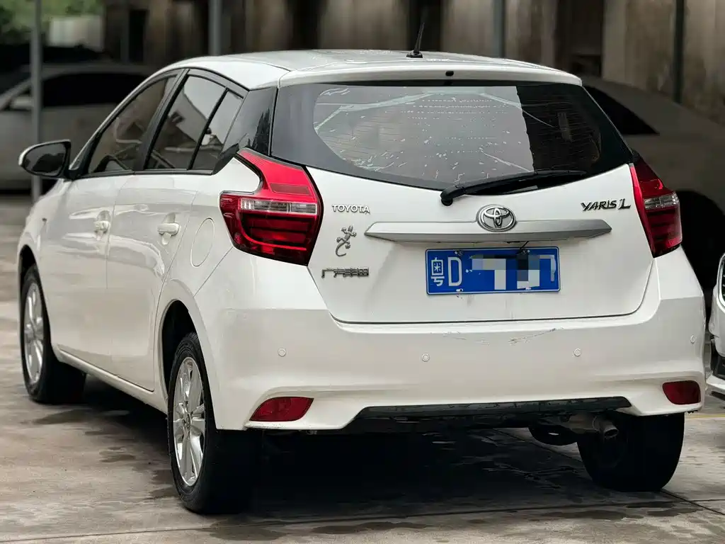Toyota Yaris L 2017 — фото 8