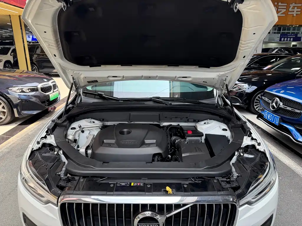 Volvo XC60 2018 — фото 28