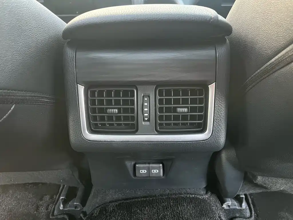 Toyota Camry 2023 — фото 14