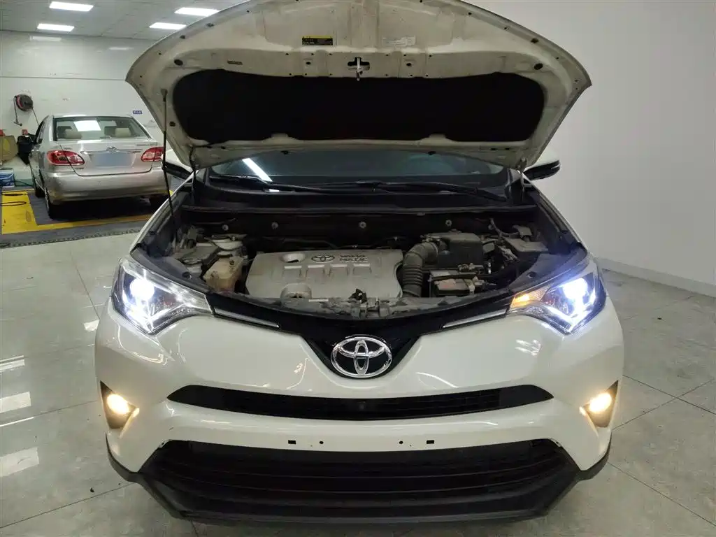 Toyota RAV4 2017 — фото 20