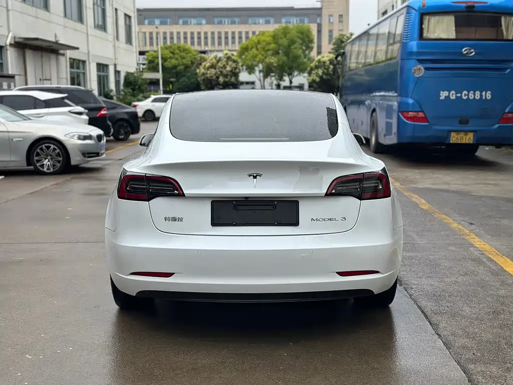 Tesla Model 3 2022 — фото 9