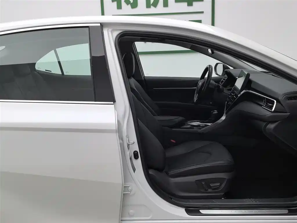 Toyota Camry 2023 — фото 23