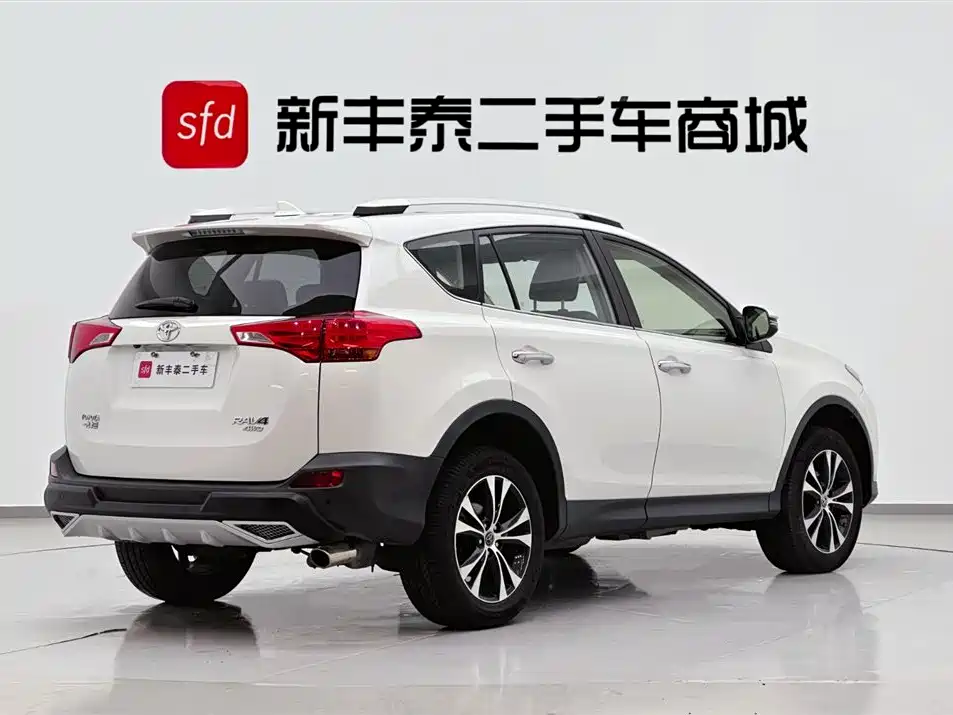 Toyota RAV4 2015 — фото 5