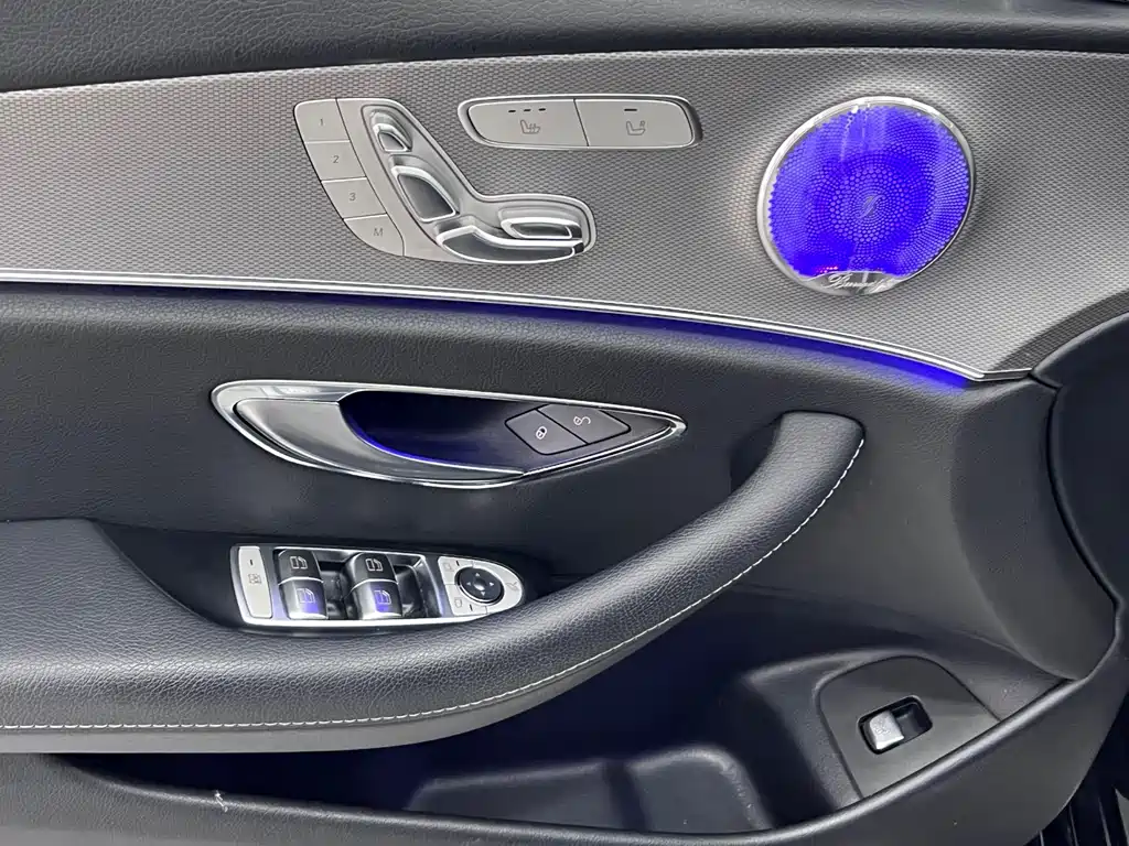 Mercedes-Benz E-Class 2018 — фото 19