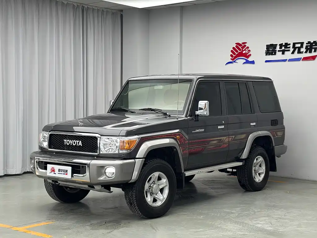 Toyota Land Cruiser 2023 — фото 1