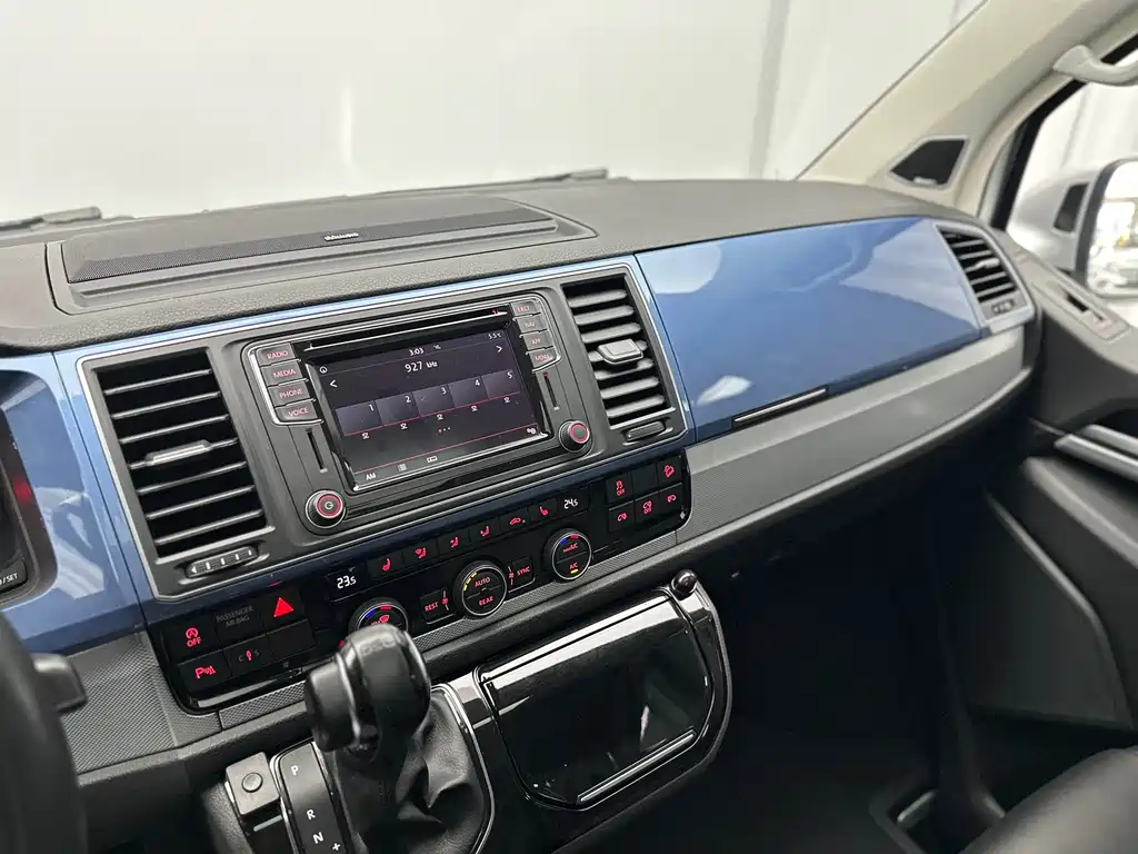 Volkswagen Multivan 2018 — фото 28