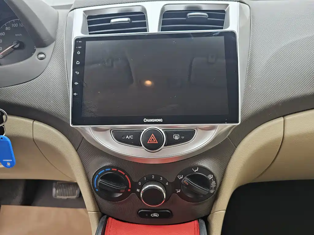 Hyundai Verna 2012 — фото 12