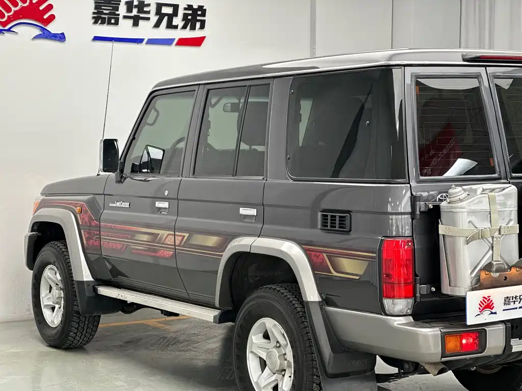Toyota Land Cruiser 2023 — фото 13