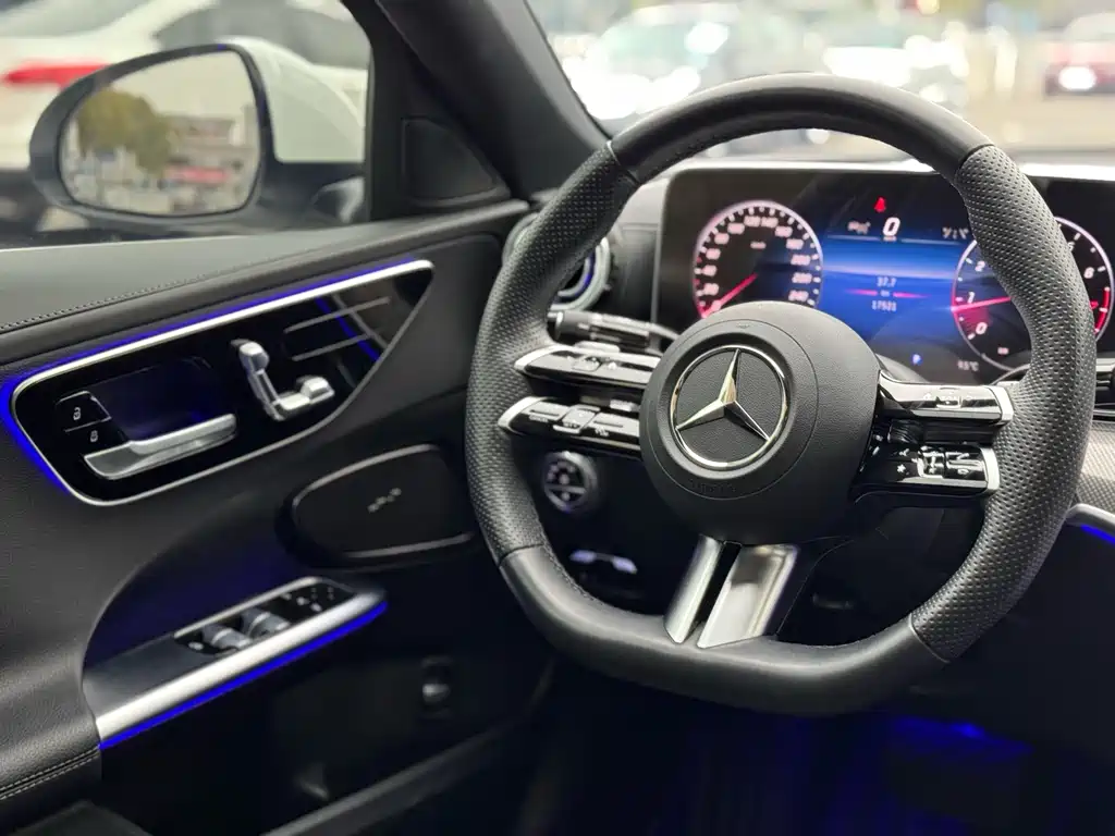 Mercedes-Benz C-Class 2024 — фото 15