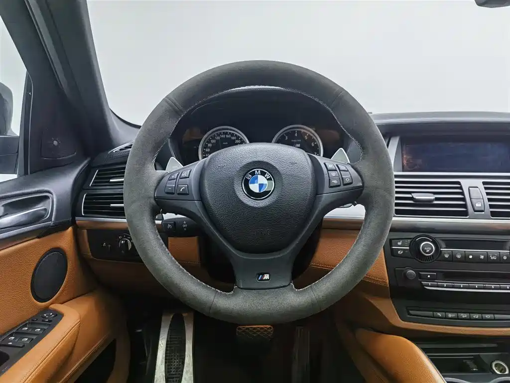 BMW X6 M 2016 — фото 11