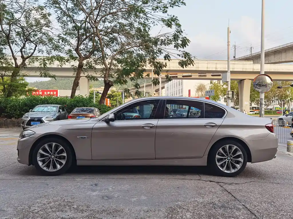 BMW 5 Series 2016 — фото 8