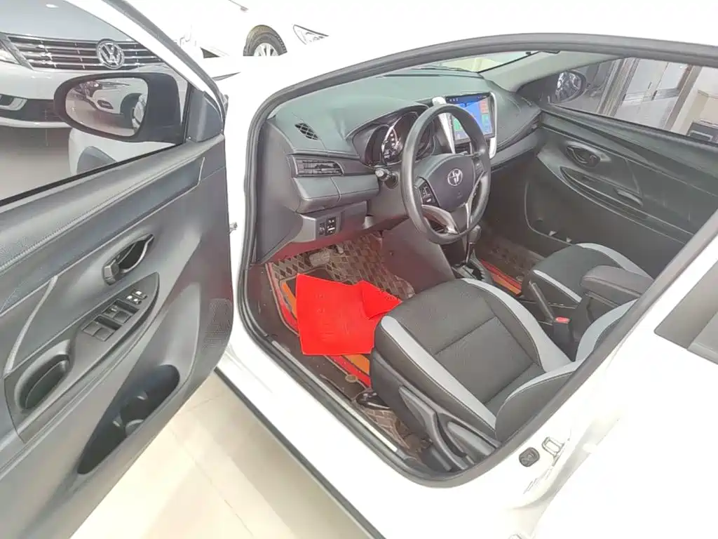 Toyota Yaris L 2023 — фото 16