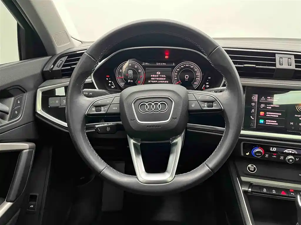 Audi Q3 2022 — фото 3