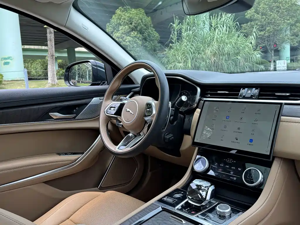 Jaguar XFL 2025 — фото 15
