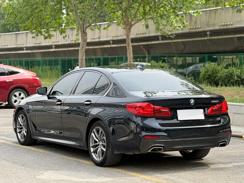 BMW 5 Series 2018 — фото 13