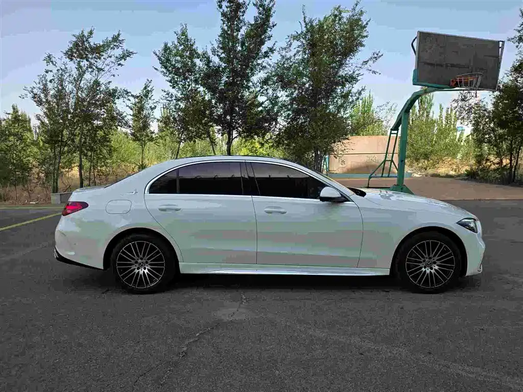 Mercedes-Benz C-Class 2025