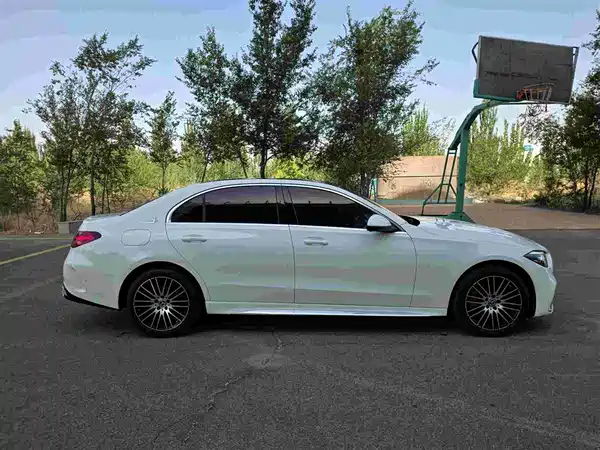 Mercedes-Benz C-Class 2025