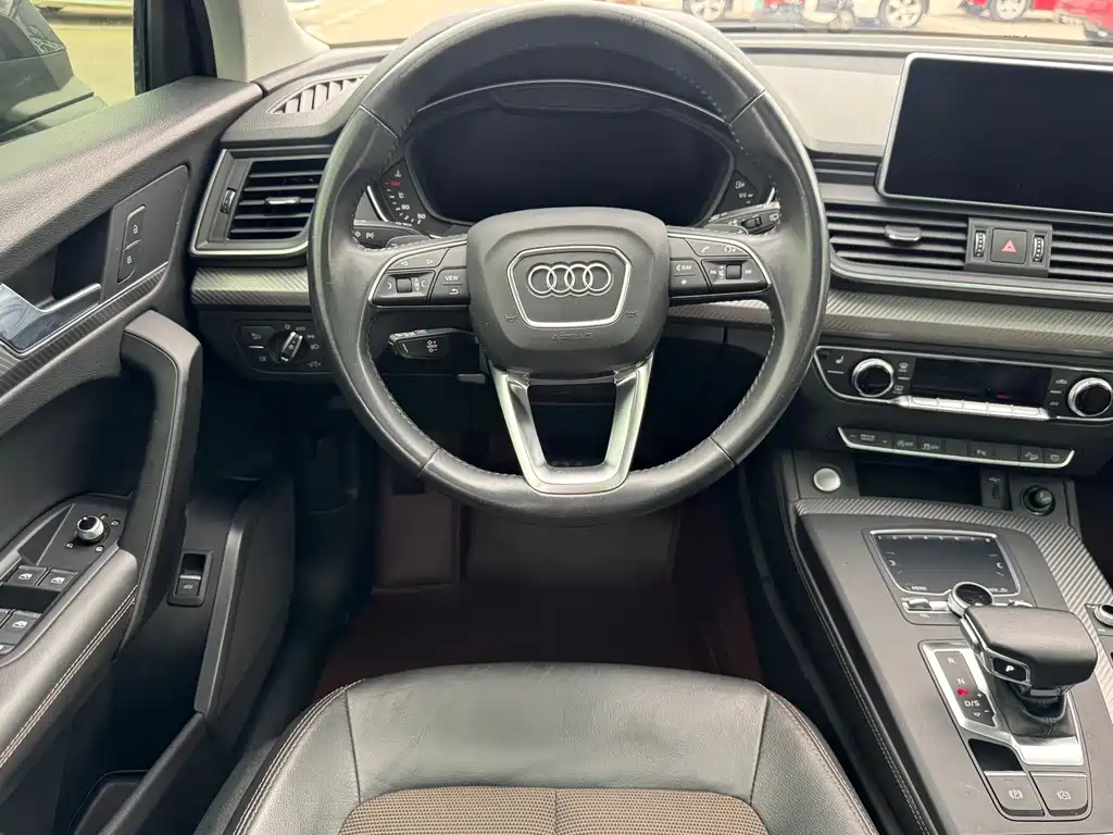 Audi Q5L 2019 — фото 10