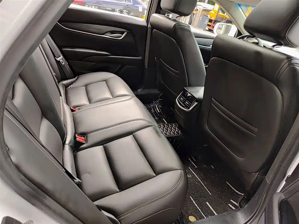 Cadillac XTS 2018 — фото 11