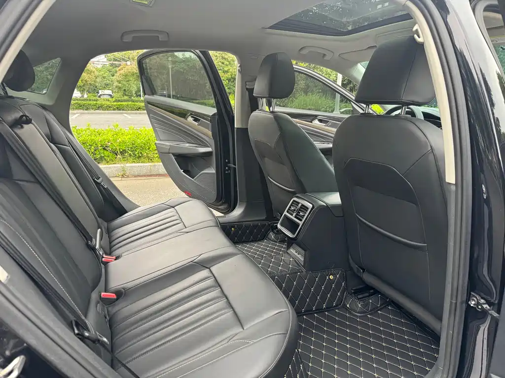 Volkswagen Passat 2019 — фото 10