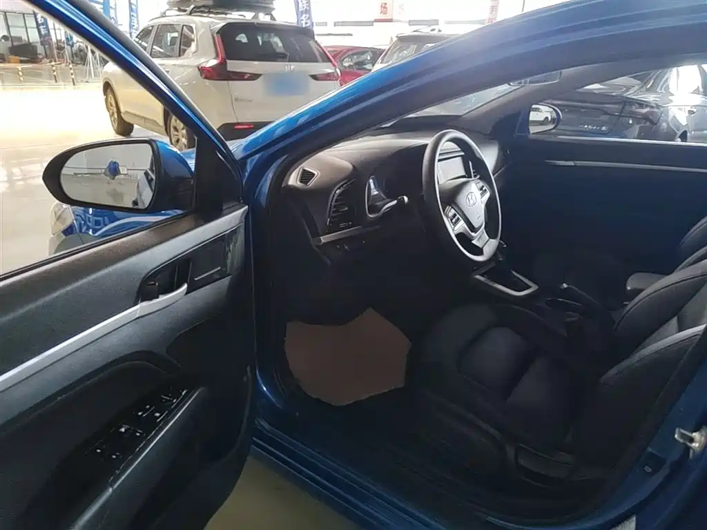 Hyundai Elantra 2017 — фото 16