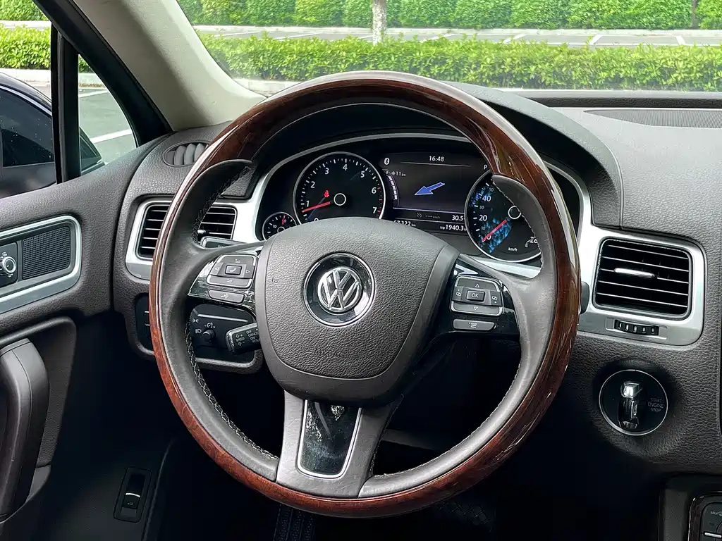 Volkswagen Touareg 2015 — фото 8