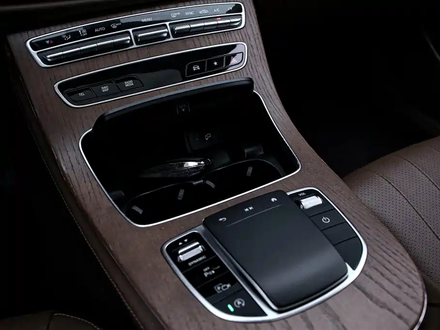 Mercedes-Benz E-Class 2023 — фото 9