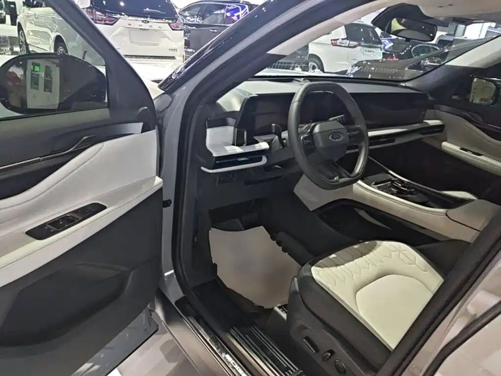 Ford Edge 2023 — фото 16