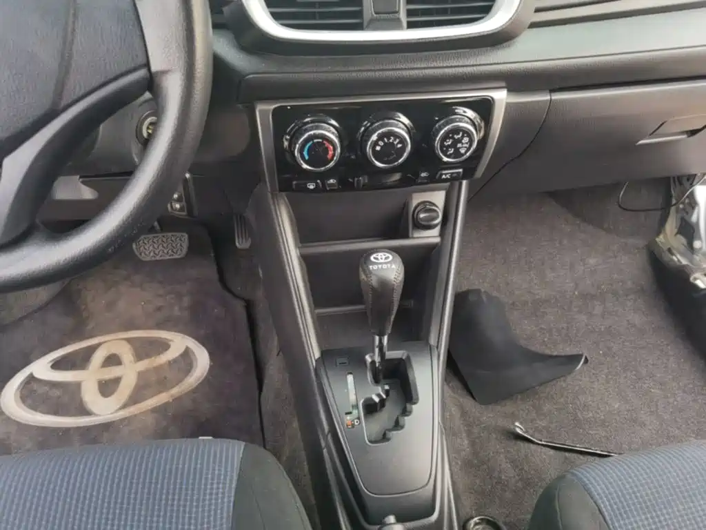 Toyota Yaris L 2019 — фото 10