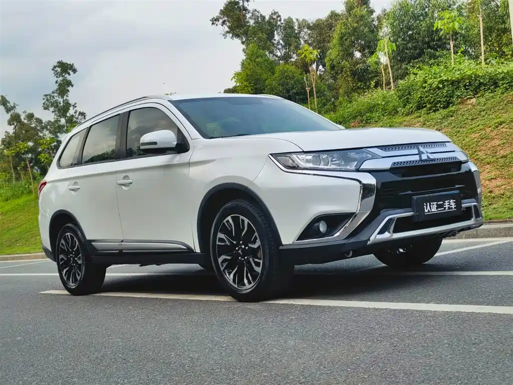 Mitsubishi Outlander 2019 — фото 3