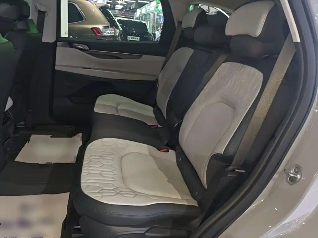 Ford Edge 2023 — фото 17