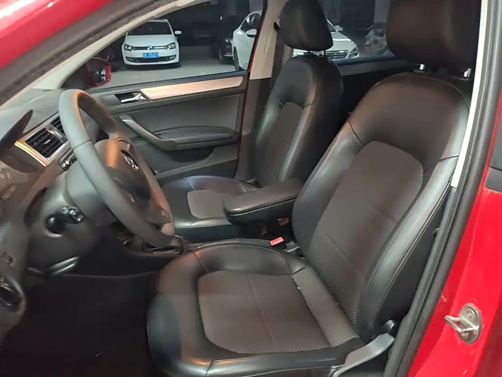 Skoda Rapid Spaceback 2015 — фото 15