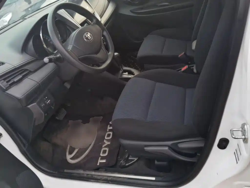 Toyota Yaris L 2019 — фото 11