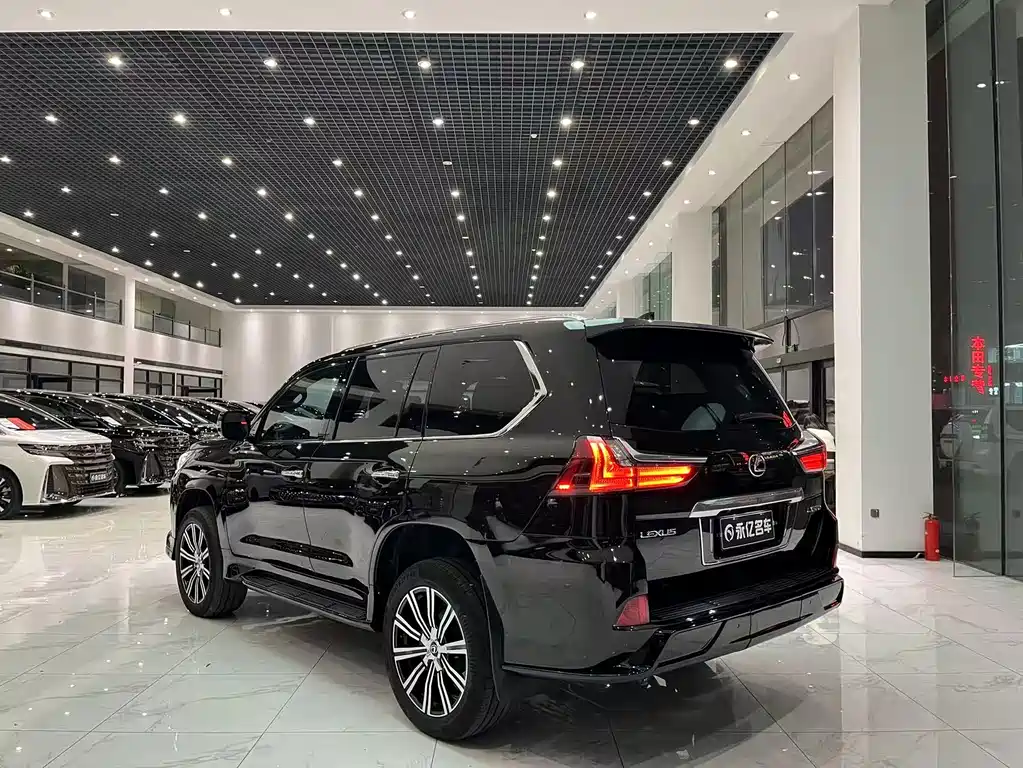 Lexus LX 2016 — фото 10