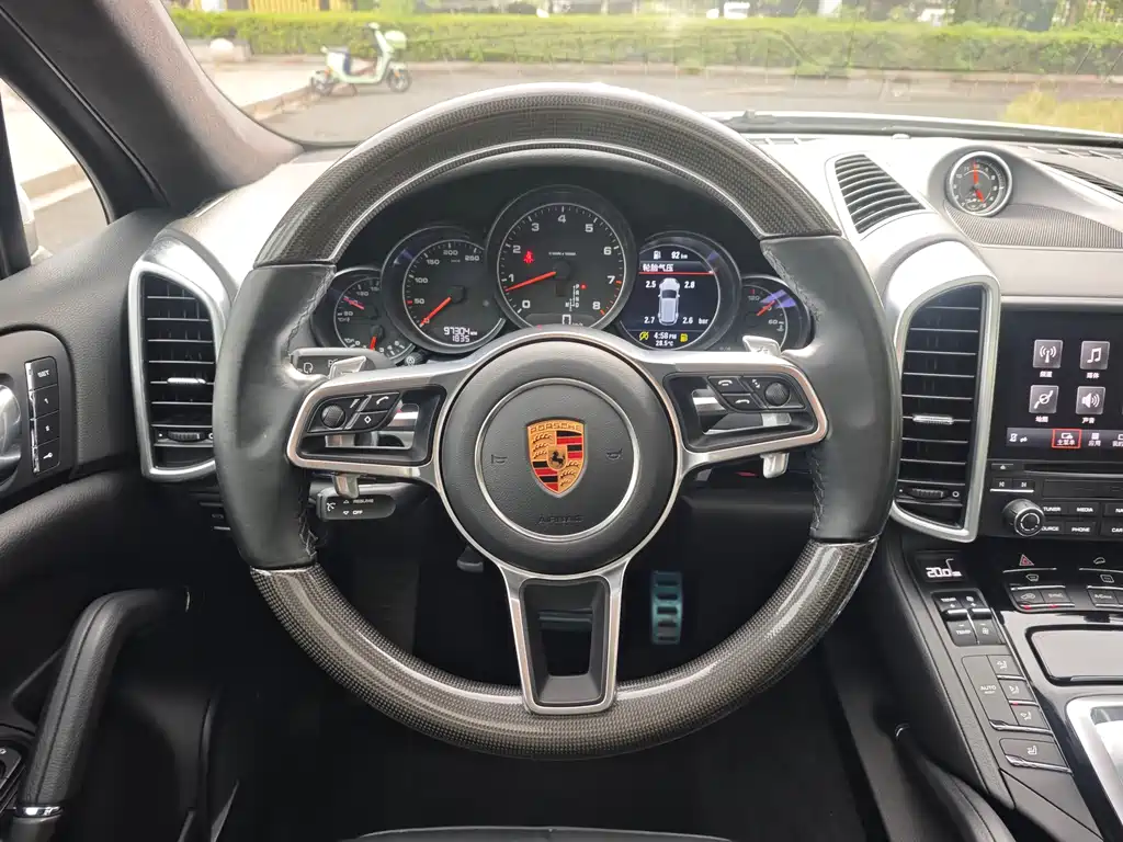 Porsche Cayenne 2016 — фото 11