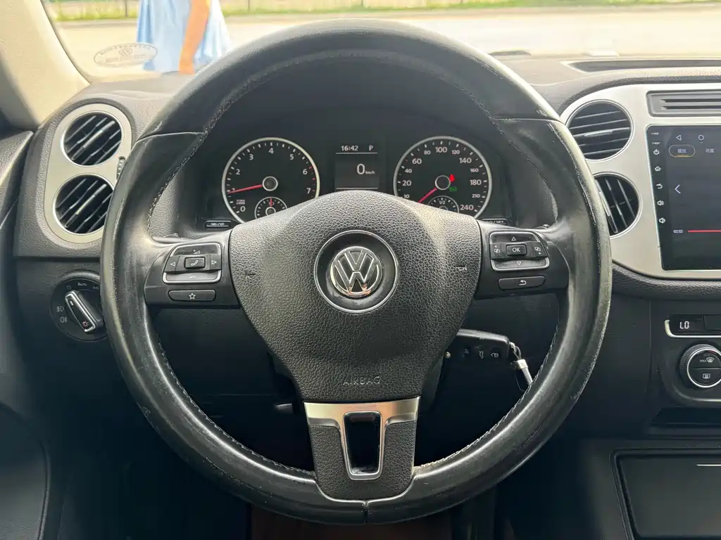 Volkswagen Tiguan 2015 — фото 8