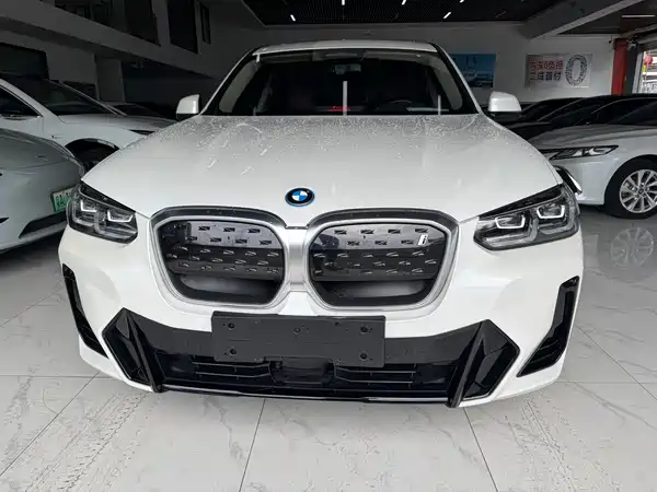 BMW iX3 2023