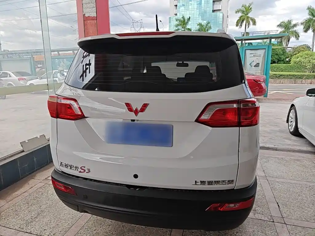 Wuling Hongguang S3 2018 — фото 6