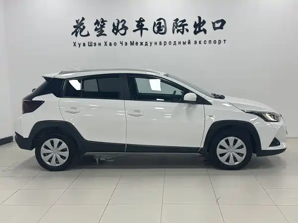 Toyota Yaris L 2023