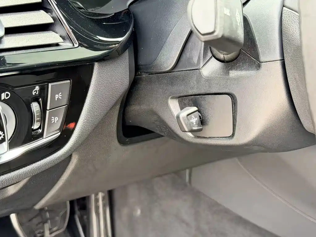 BMW 5 Series 2018 — фото 16