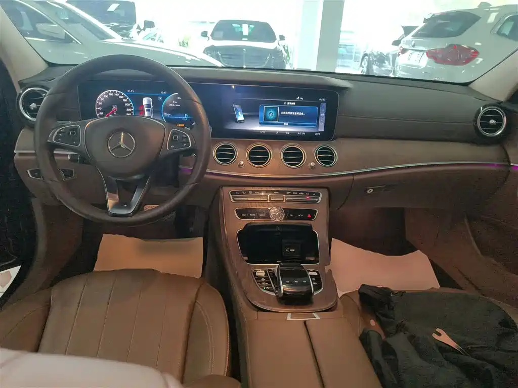 Mercedes-Benz E-Class 2018 — фото 10