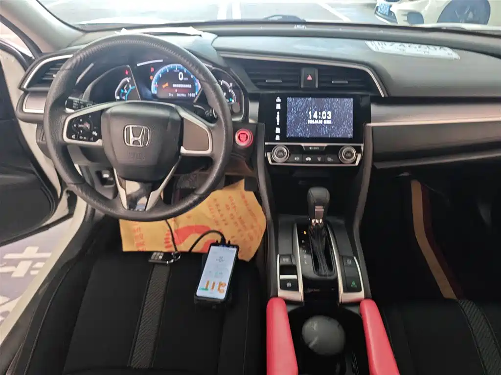 Honda Civic 2018 — фото 10