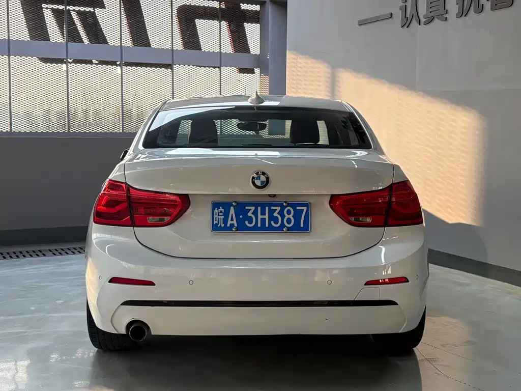 BMW 1 Series 2018 — фото 9
