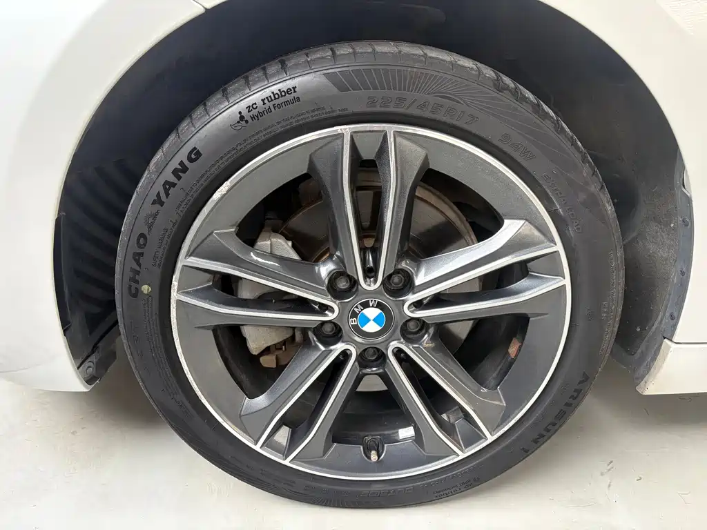 BMW 1 Series 2018 — фото 16