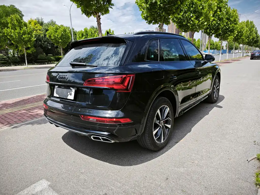 Audi Q5L 2024 — фото 11