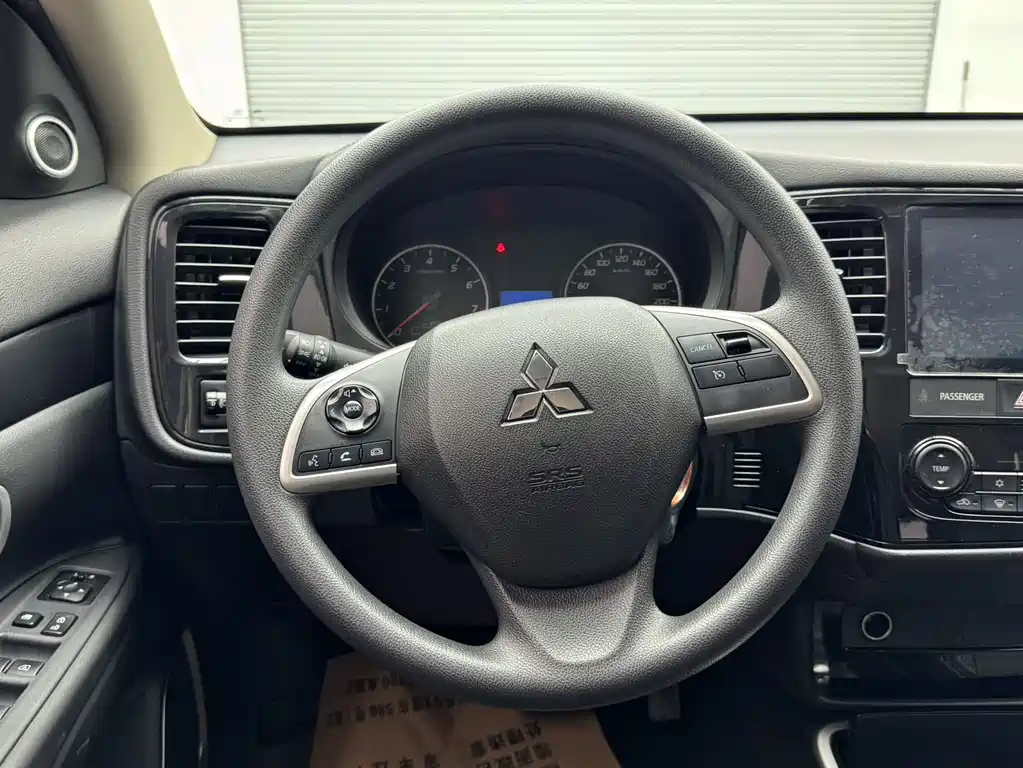 Mitsubishi Outlander 2021 — фото 14