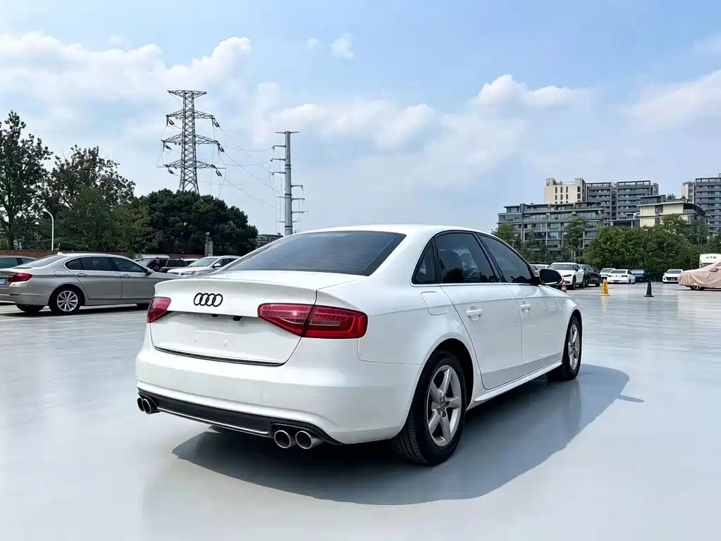 Audi A4L 2015