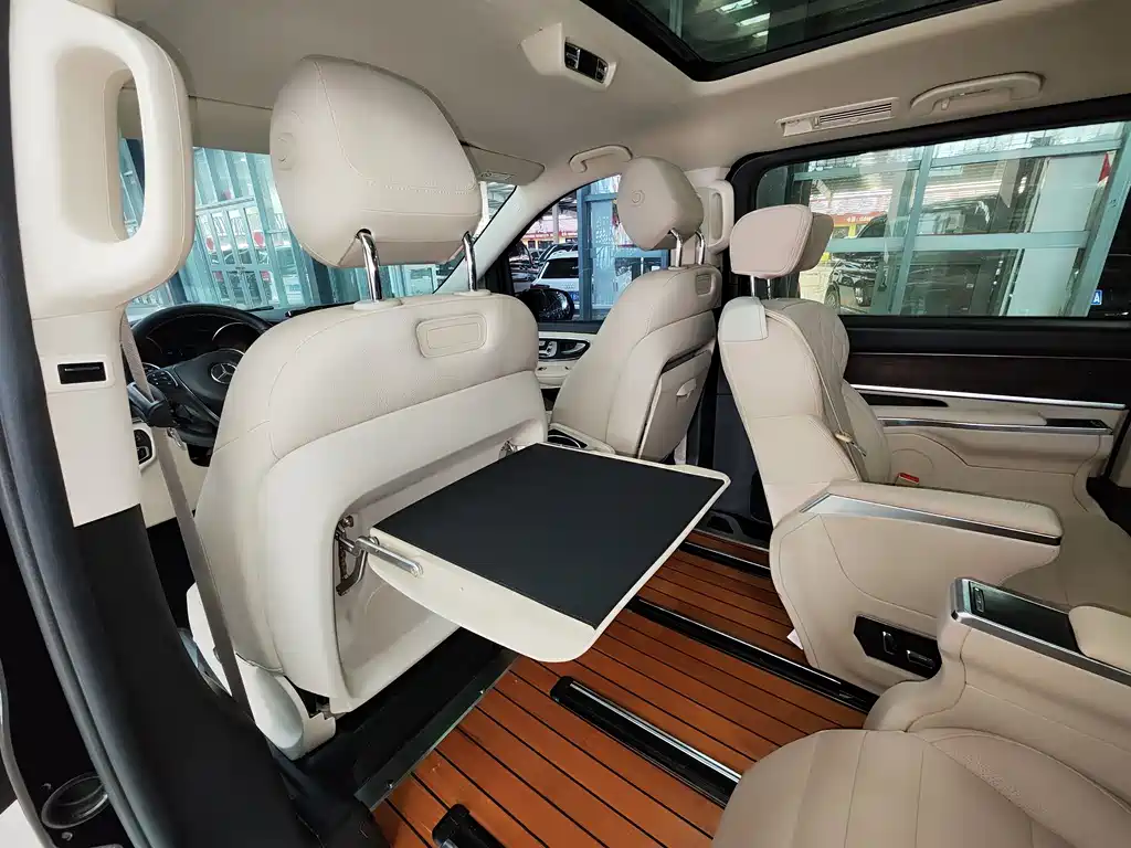 Mercedes-Benz V-Class 2021 — фото 22