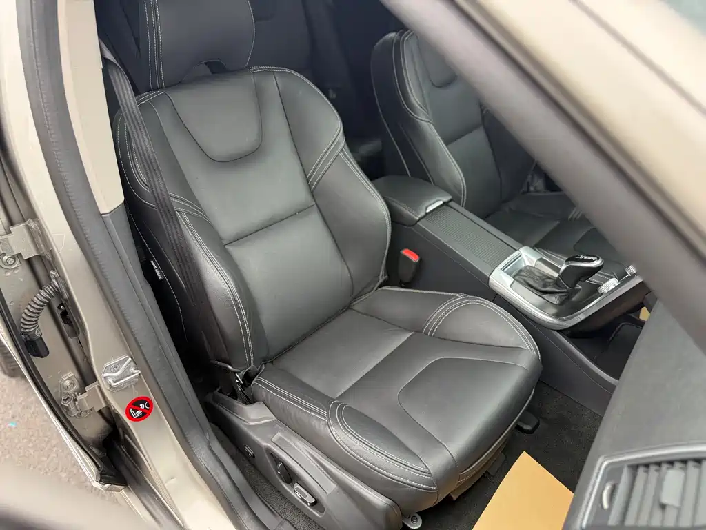 Volvo XC60 2015 — фото 16