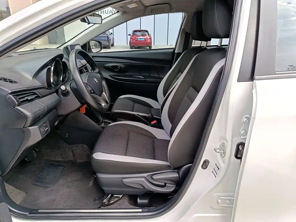 Toyota Yaris L 2022